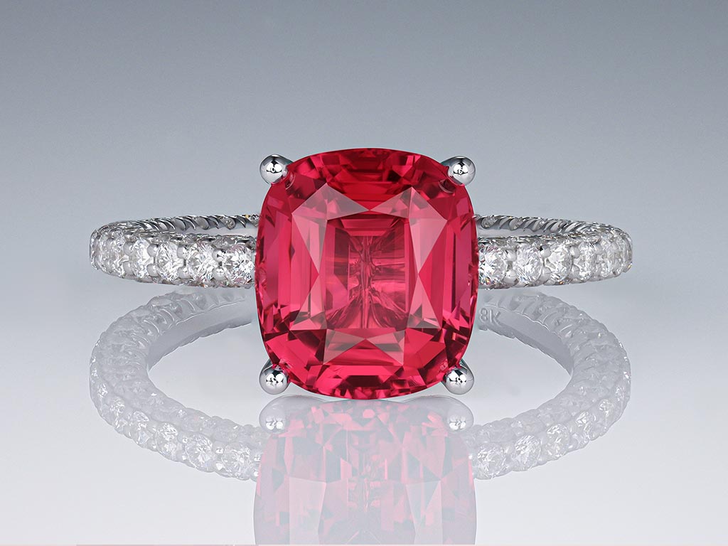Ring with Tourmaline Pinkish Red 3.63 carats in 18K White Gold